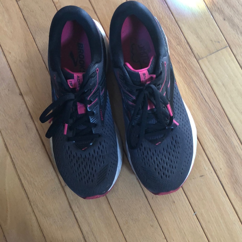 Women’s Brooks Adrenaline 19. Size 10